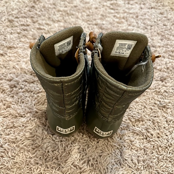 Sperry Saltwater Duck Boot in Dark Olive - Size 8 - Picture 4 of 4